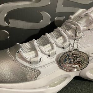 RBK QUESTION MID GX8563 MENS BASKETBALL  SZ 11  New in the box